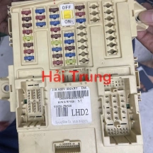 Hộp cầu trì trong xe Hyundai Santafe 2012-2017 Tháo Xe 919502W520