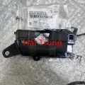 Tay mở cửa trong phải Hyundai Sonata 2008-2010 chính hãng 826203K520HZ.  