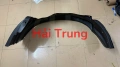 Chắn bùn lòng dè trước Chevrolet Colorado.