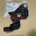 Giá đỡ đèn pha Mercedes C-Class