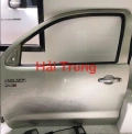 Cánh cửa Toyota Hilux màu bạc Tháo Xe
