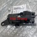 Tay mở cửa trong phải Hyundai Sonata 2008-2010 chính hãng 826203K520HZ. 