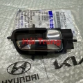 Tay mở cửa trong sau Hyundai I20 2008-2013 chính hãng 826201J020 826101J020