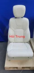 Ghế hàng 2 Land Cruiser 2016. 