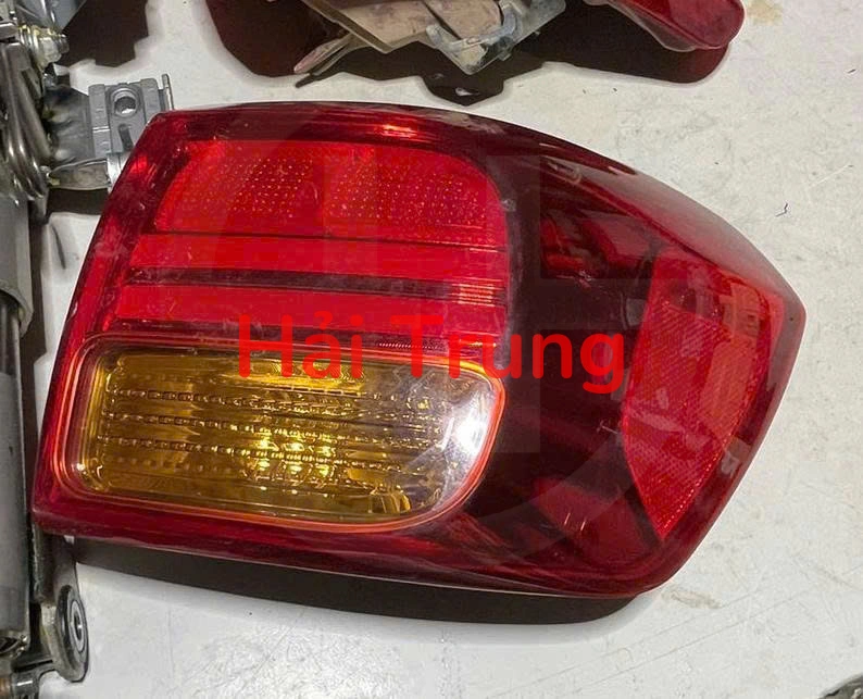 Đèn hậu ngoài Kia Sedona 2019 2020 Tháo Xe