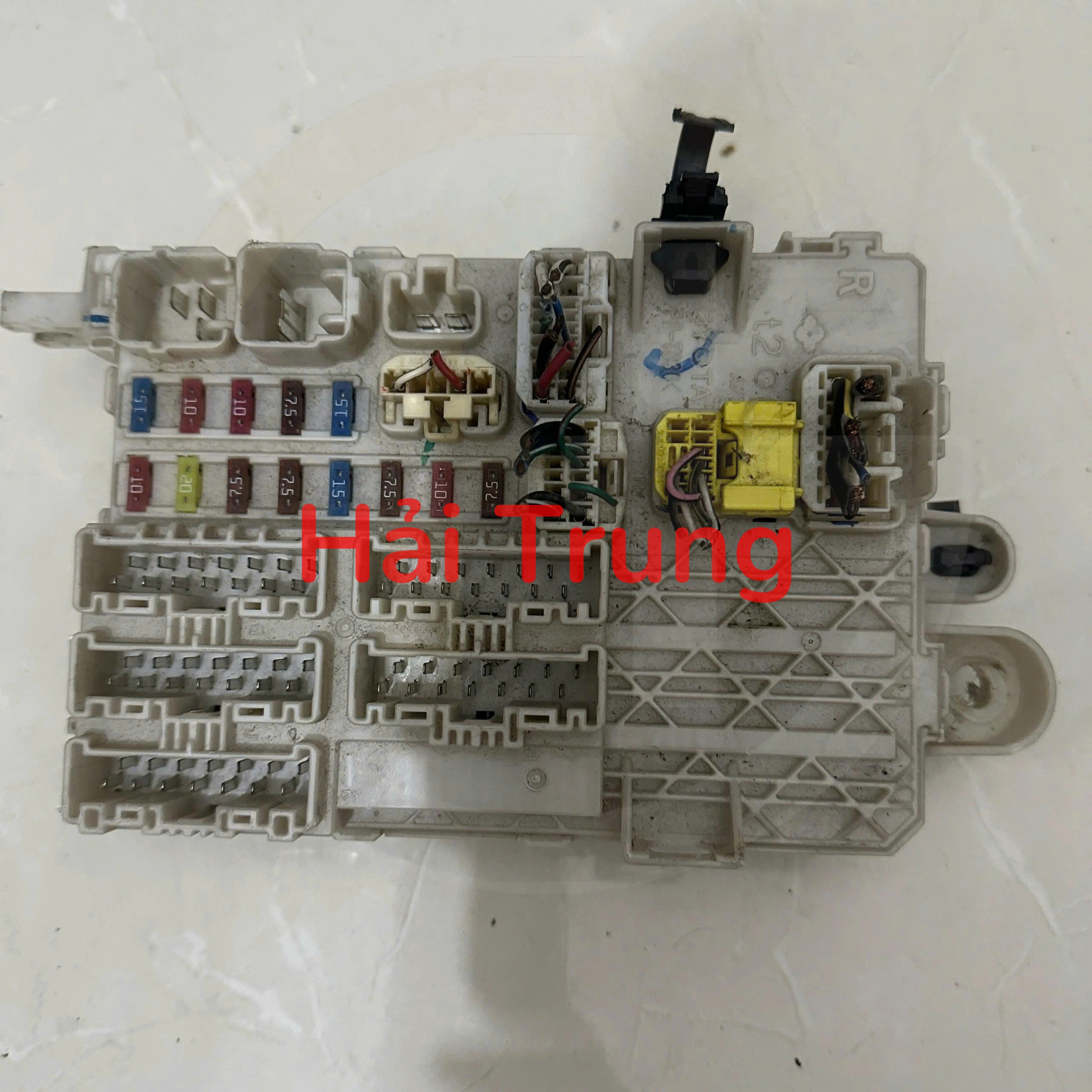 Hộp cầu trì Toyota Hilux Tháo xe 