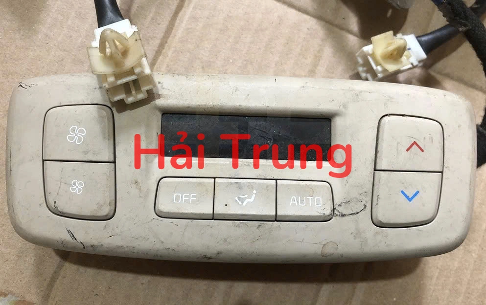 Tháo xe công tắc giàn lạnh sau Kia Carnival 2025