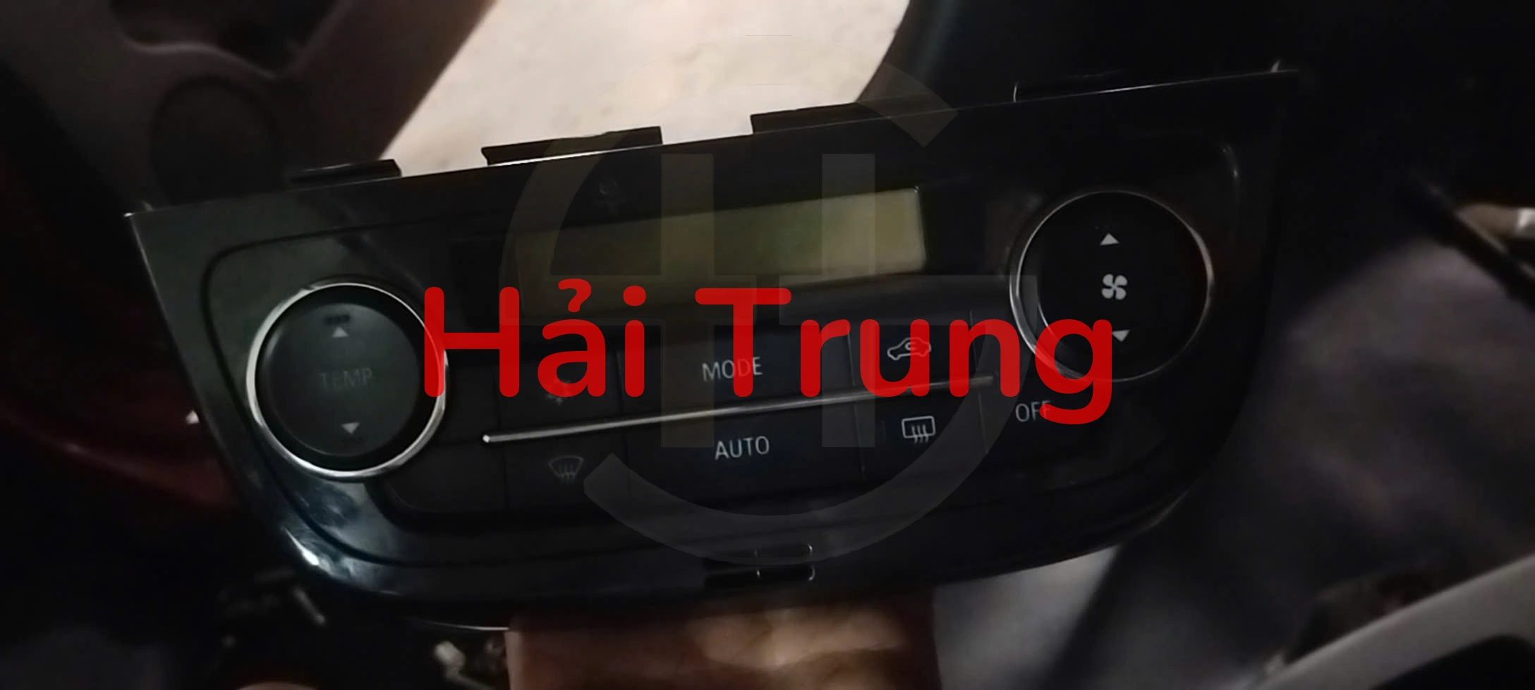 Tháo xe Đồng hồ táp lô Mitsubishi Attrage