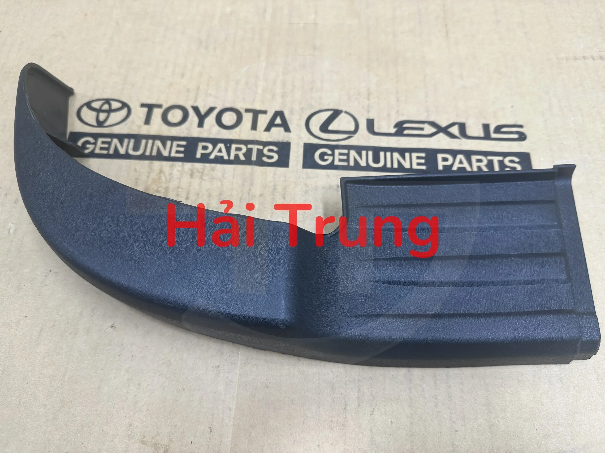 Ốp cản sau Hilux chính hãng