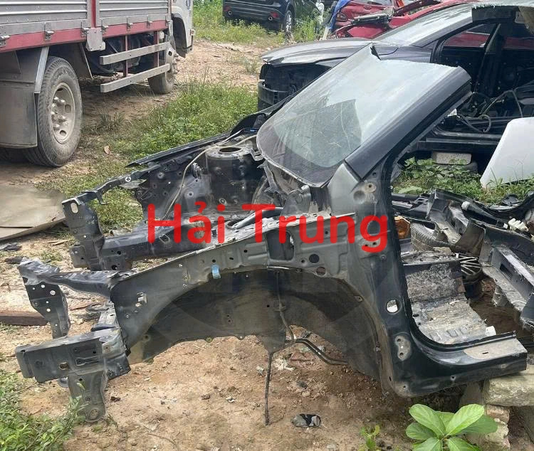 Cắt 1 nửa đầu xe Toyota Altis 2010 Tháo Xe