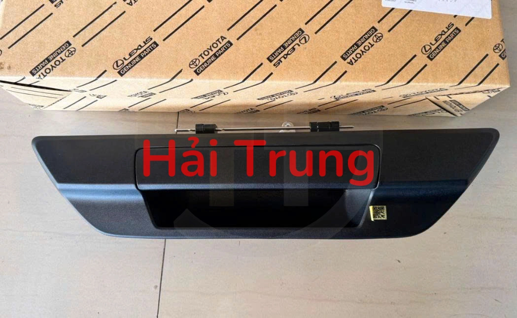 69090-0K120 Tay mở cửa thùng Toyota Hilux 2015-2020