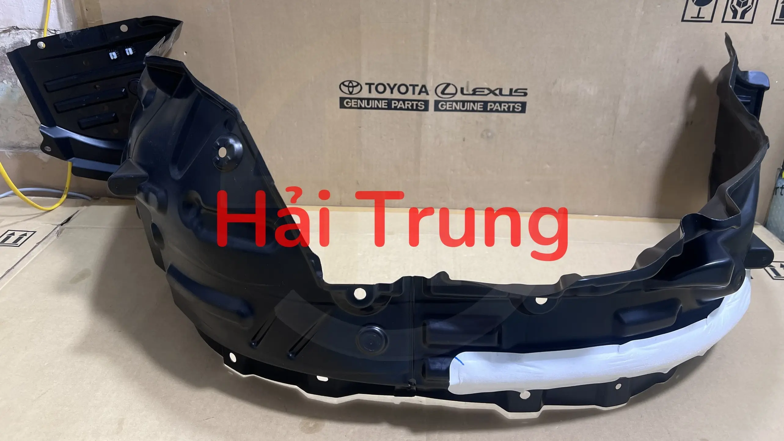 Chắn bùn lòng dè trước Toyota Corolla Cross chính hãng