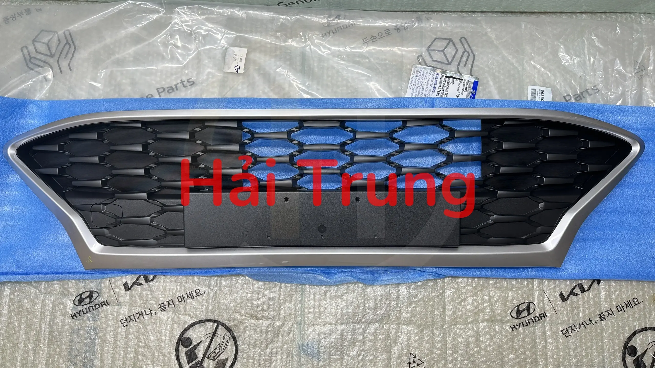 Mặt ca lăng Hyundai I10 Grand 2022-2025 chính hãng 86350K6400.   