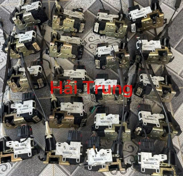 Cơ cấu khóa ngậm cửa Ford Escape 2009-2013 Tháo Xe