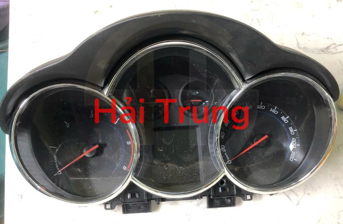 Tháo xe đồng hồ táp lô Chevrolet Cruze 2013