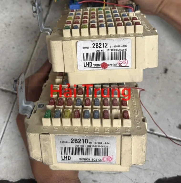 919502B212 Hộp cầu trì trong xe Hyundai Santafe 2006-2009 2.7 Tháo Xe