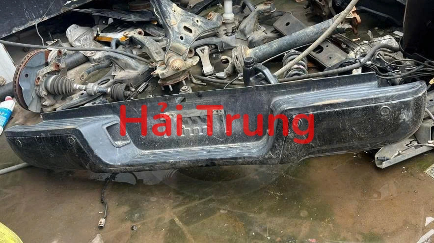 Cản sau Ford Ranger 2014-2020 3.2 Tháo Xe