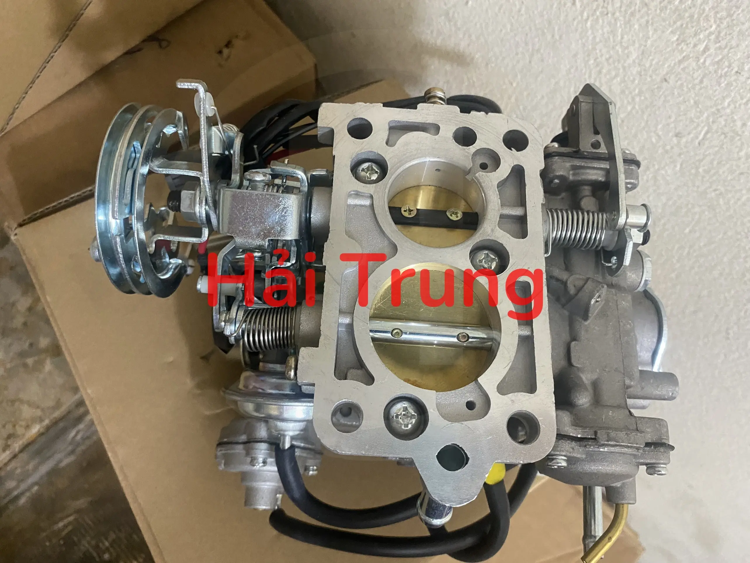 Chế hòa khí Cressida
