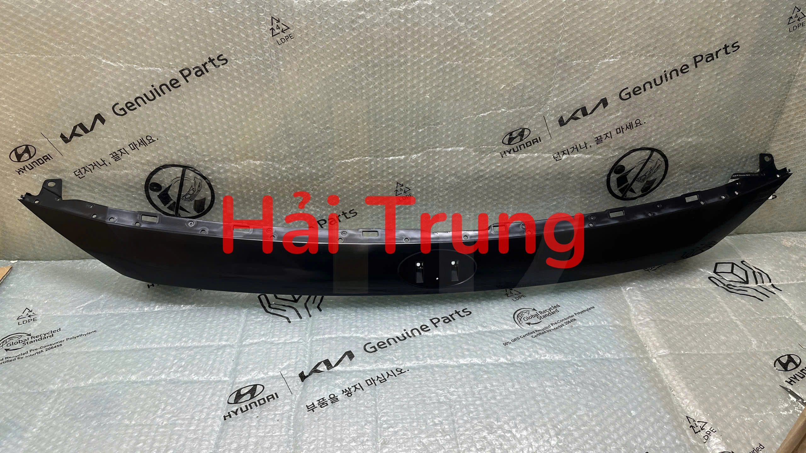 Ốp trên cản trước Kia Sedona 2019-2021