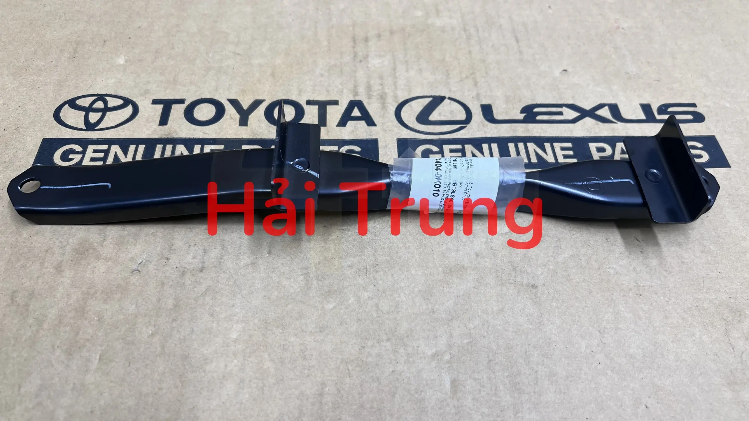 Tai cài ắc quy Toyota Hilux Fortuner 2005-2014 chính hãng 74404-0K010