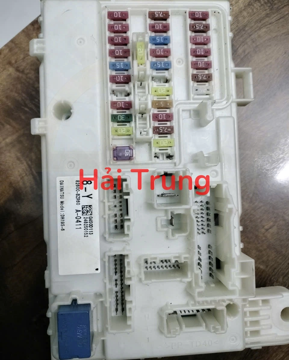 82600BZR60 Hộp cầu trì Toyota Raize Tháo xe