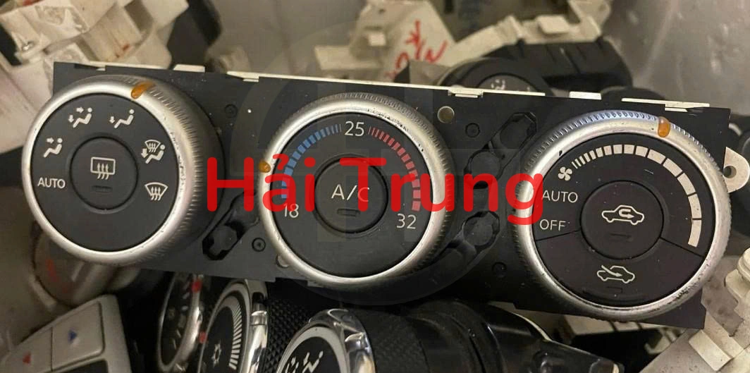 Tháo xe bảng điều khiển công tắc điều hòa AC Nissan Bluebird