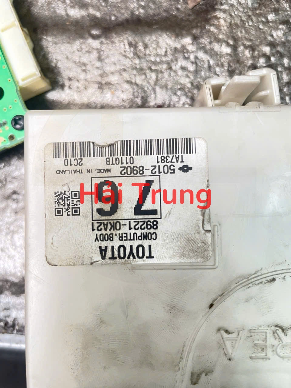 Hộp cầu trì trong xe Toyota Innova 2022 Tháo xe