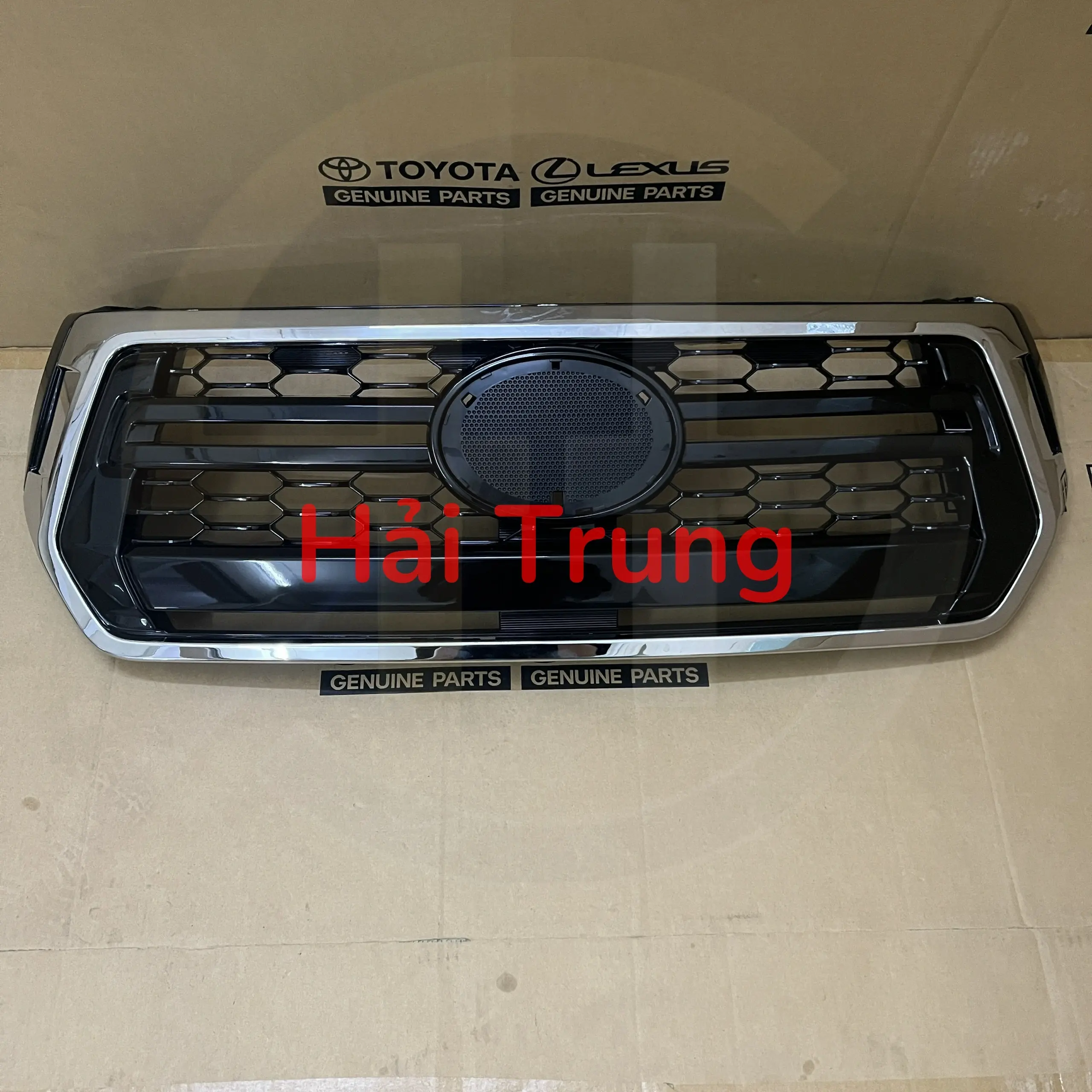 Mặt ca lăng Toyota Hilux chính hãng