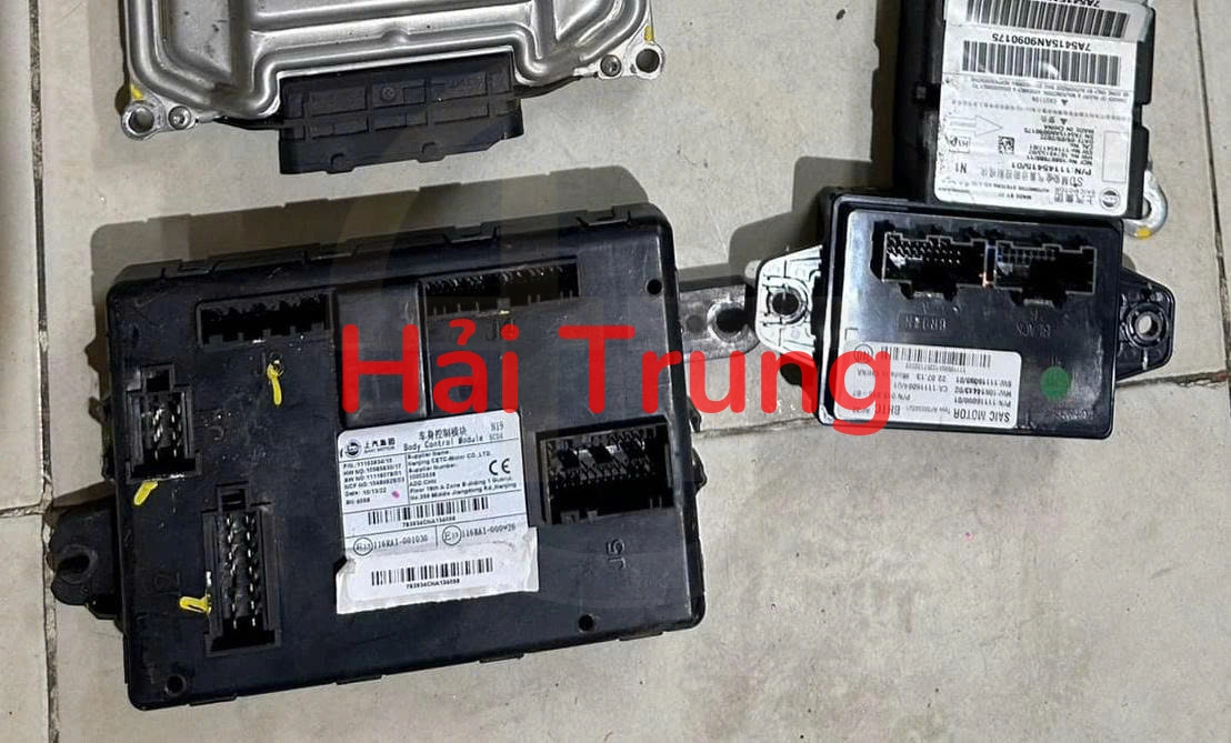 Tháo xe Hộp điều khiển điện thân xe MG5