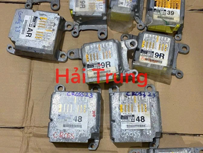 Hộp điều khiển túi khí Toyota Corolla Cross, Camry 2023 Tháo Xe