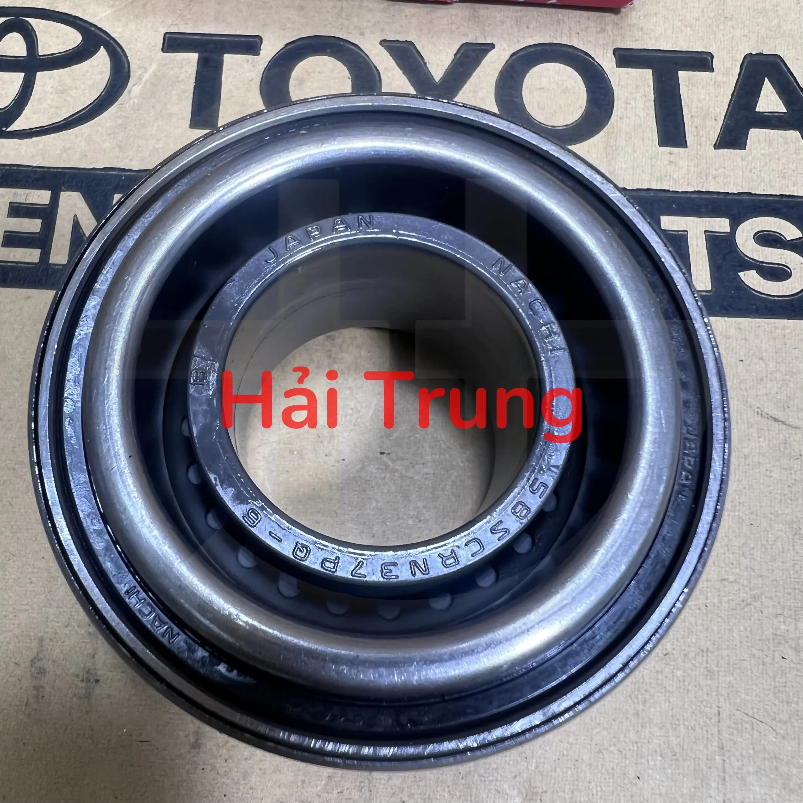 Bi tê Toyota Hiace chính hãng