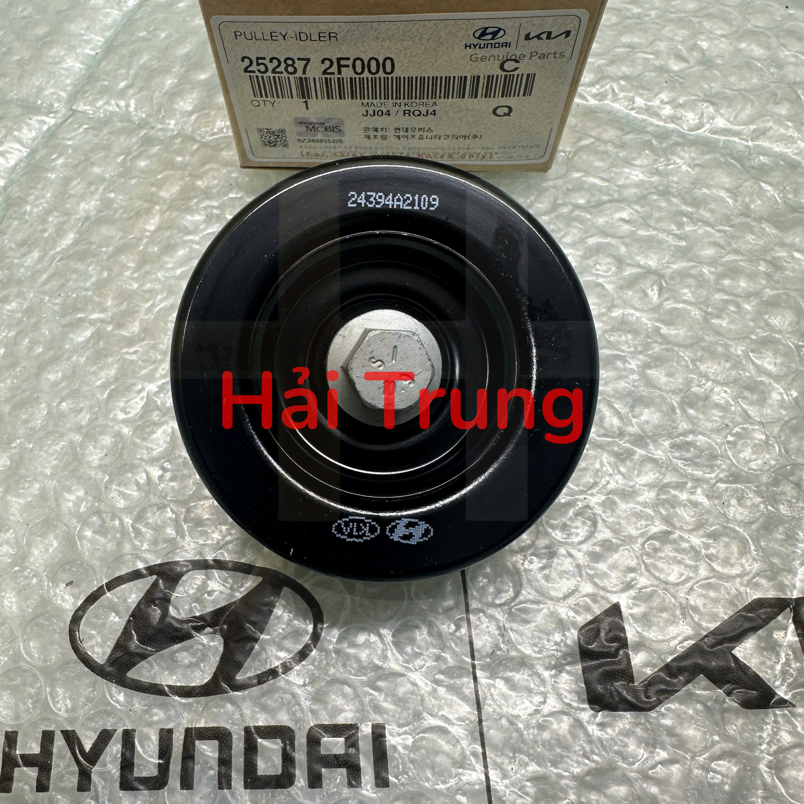 Bi tỳ trơn Hyundai Santafe 2015-2018 chính hãng 252872F000.   