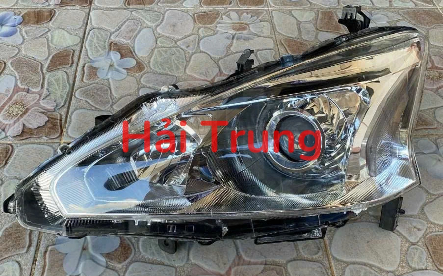 Đèn pha Nissan Teana Tháo Xe