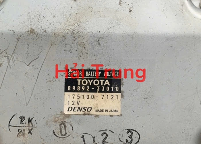 Hộp điều khiển điện áp ắc quy Toyota Camry HV xăng điện 89892-33010