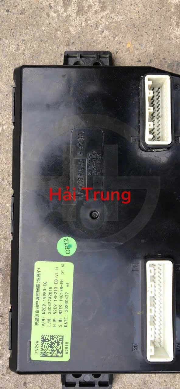 Hộp điều khiển điều hòa và hộp điều khiển kính Ford Territory 2023