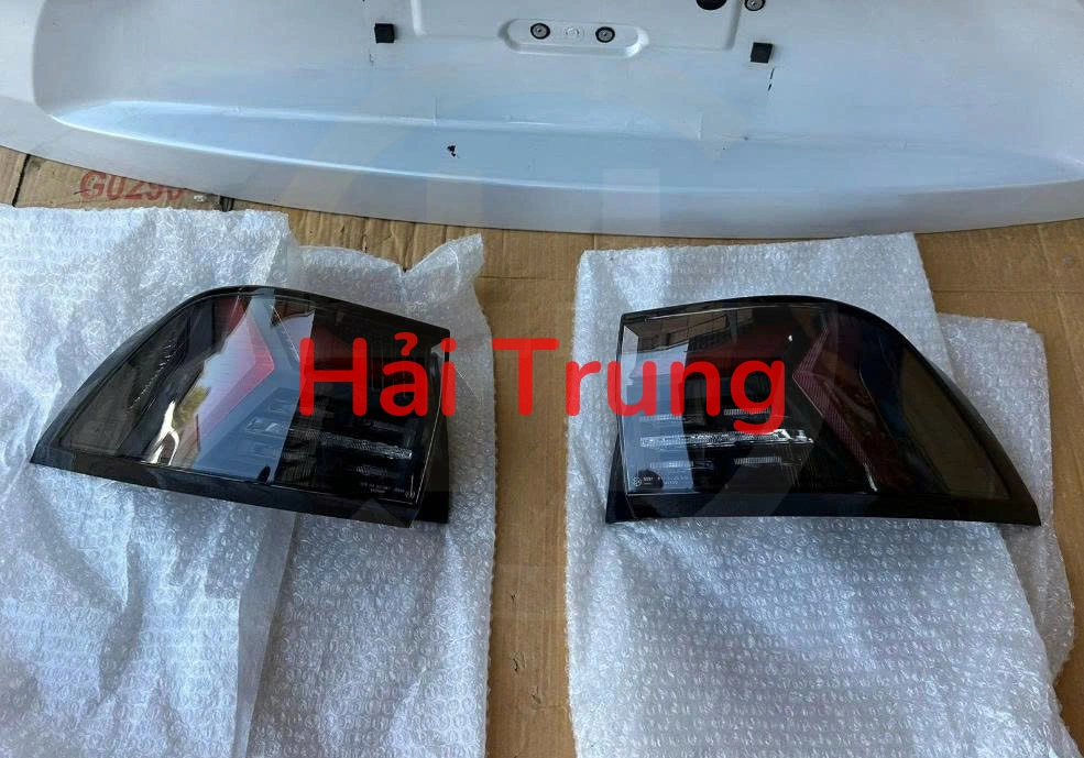 Đèn hậu ngoài Isuzu Mu-X 2025 2026 Tháo Xe Zin 