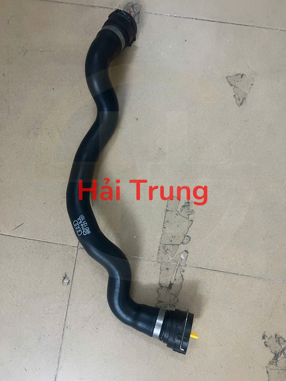 Ống nước trên két nước Audi Q5 2010