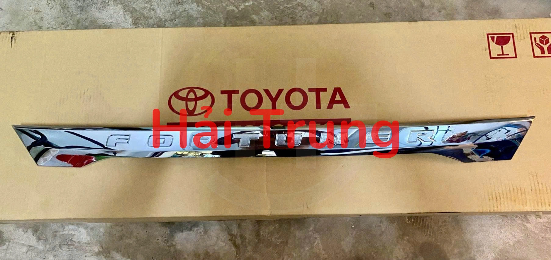 76811-0K070 Nẹp mạ cốp sau Toyota Fortuner 2021-2025 Tháo Xe