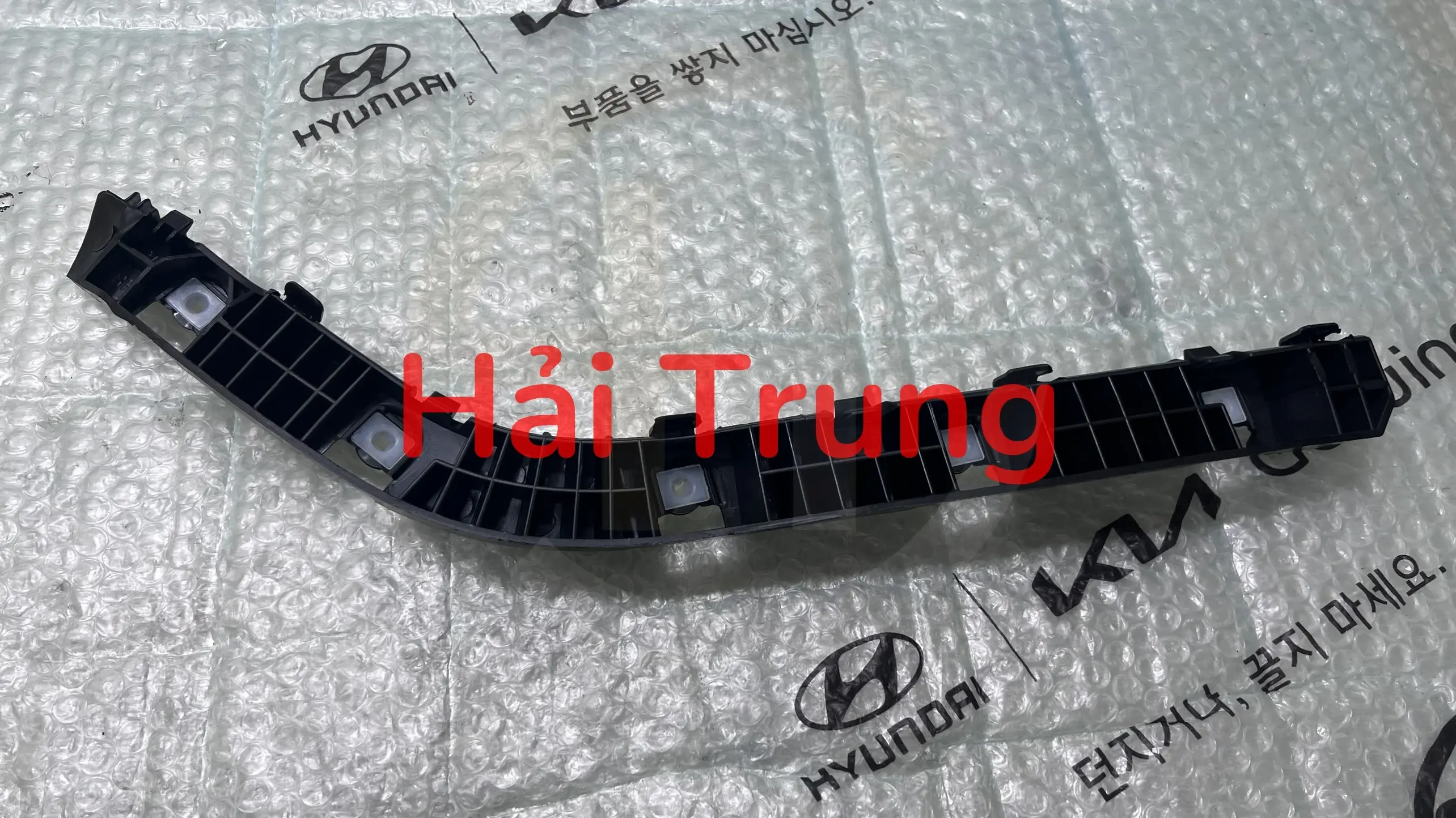 Phe cài cản sau Hyundai Santafe 2013-2018 chính hãng 866142W000 