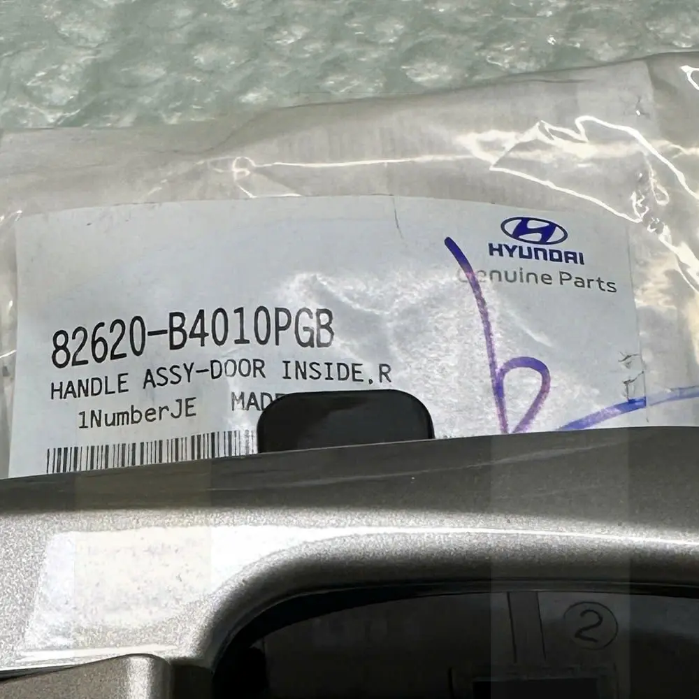 Tay mở cửa trong Hyundai I10 Grand 2014-2020 chính hãng 82620B4010PGB 82610B4010PGB 83620B4010PGB 83610B4010PGB.