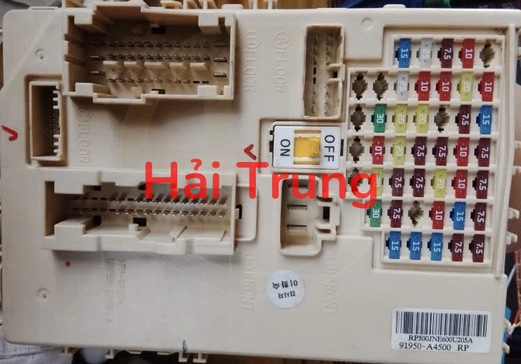 Hộp cầu trì trong xe Kia Rondo 2015-2020 Tháo Xe 91950-A4500