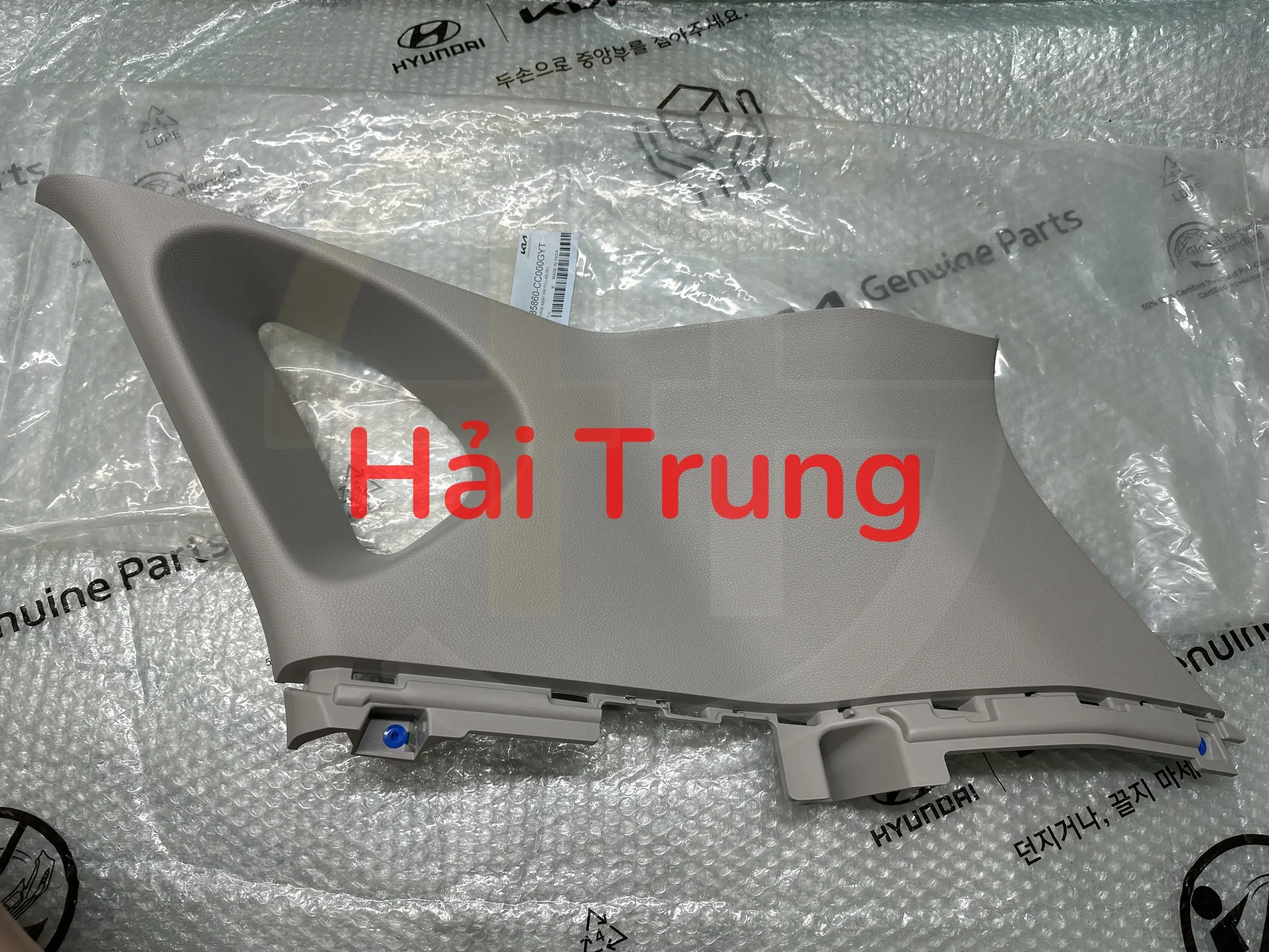 Ốp trụ hông sau Kia Sonet 2022-2024 chính hãng 85860CC000 85850CC000.  