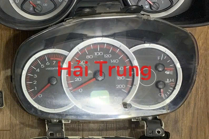 Tháo xe đồng hồ táp lô Mitsubishi Triton L200