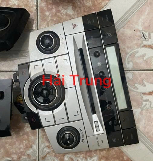 Tháo xe bảng điều khiển công tắc điều hòa AC Luxgen M7 2025