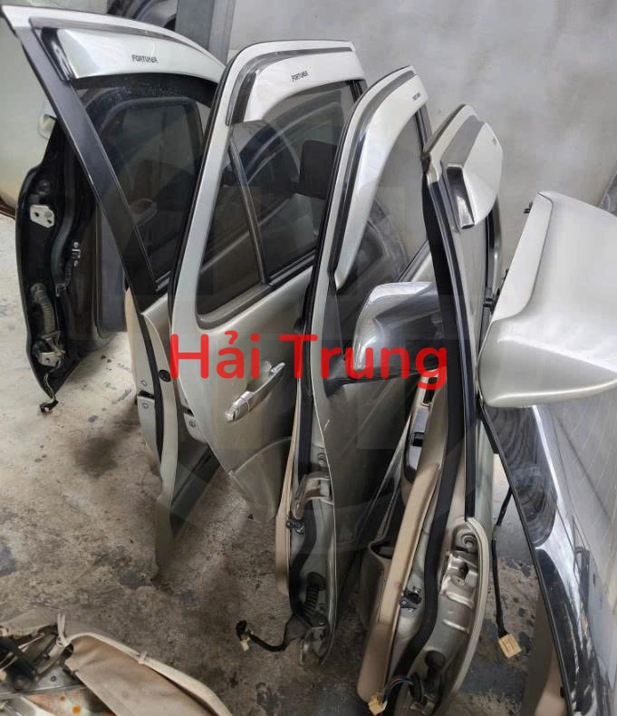 Bộ cánh cửa liền táp pi Toyota Fortuner 2009-2011 Tháo Xe