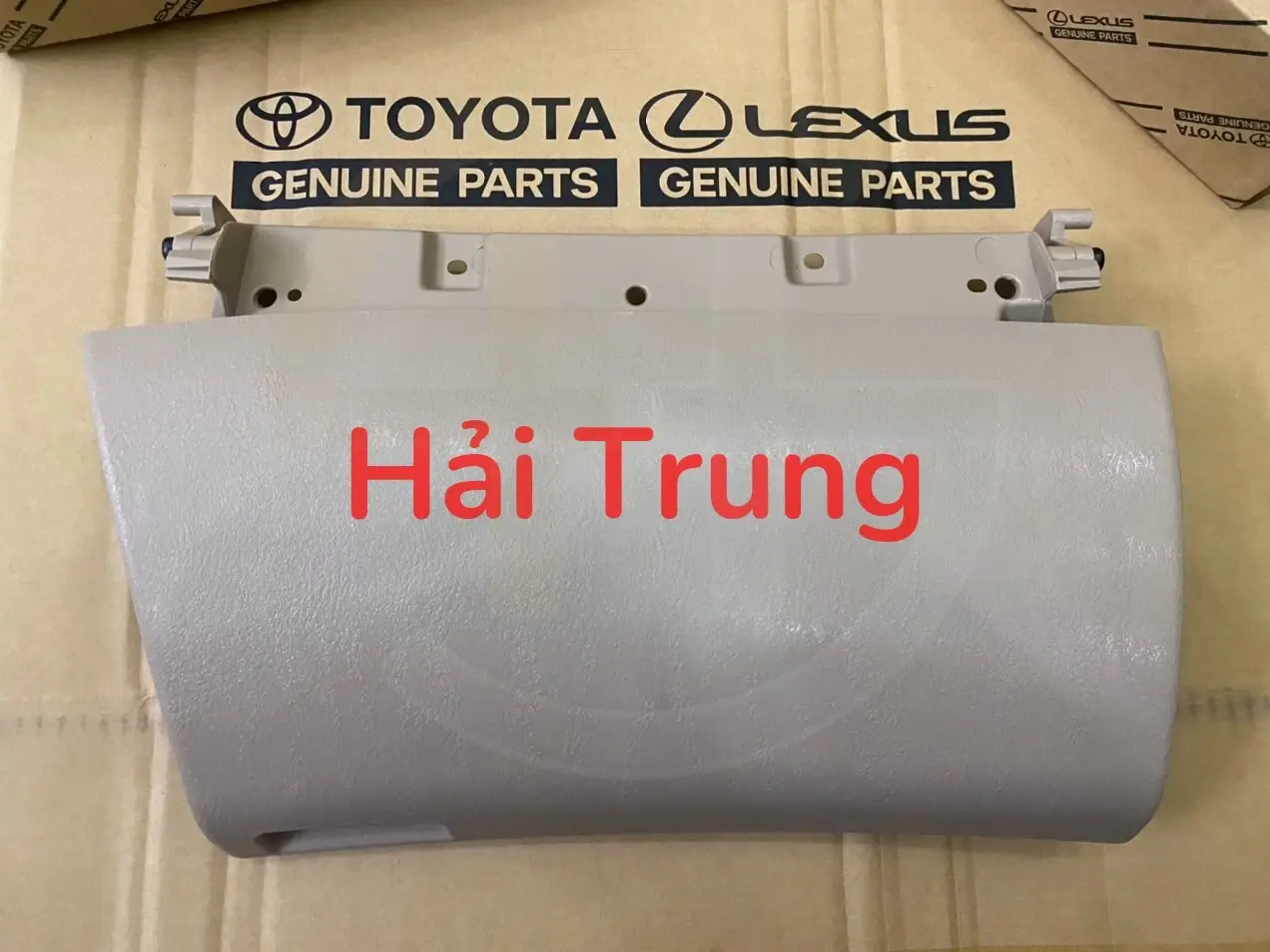 Nắp cốp phụ trên Toyota Innova 2006-2016