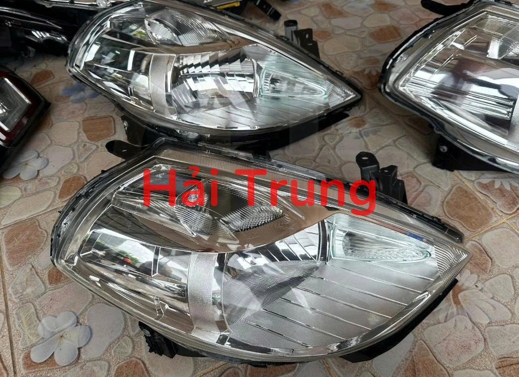Đèn pha Nissan Tiida Tháo Xe