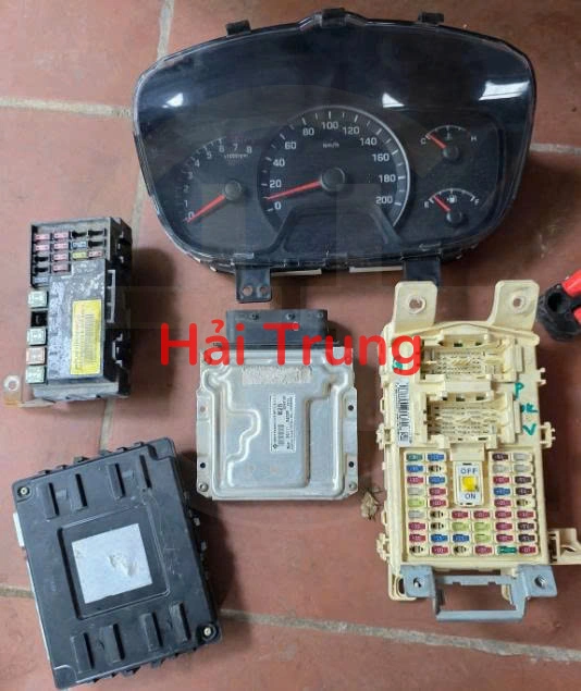 Tháo xe Phụ tùng HYUNDAI I10 Hộp cầu trì, Ecu, Màn hình