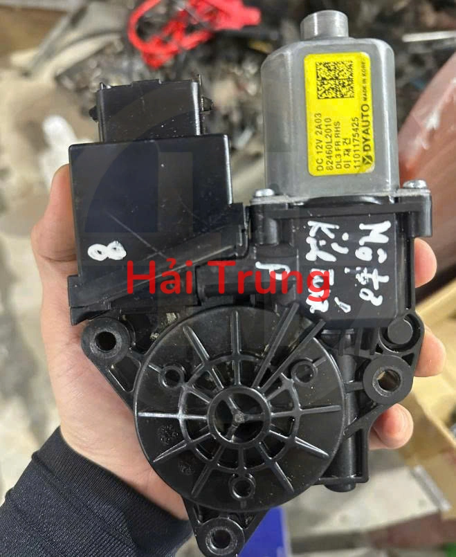 82460l2010 Moto lên kính trước phụ Kia K3 2022-2024