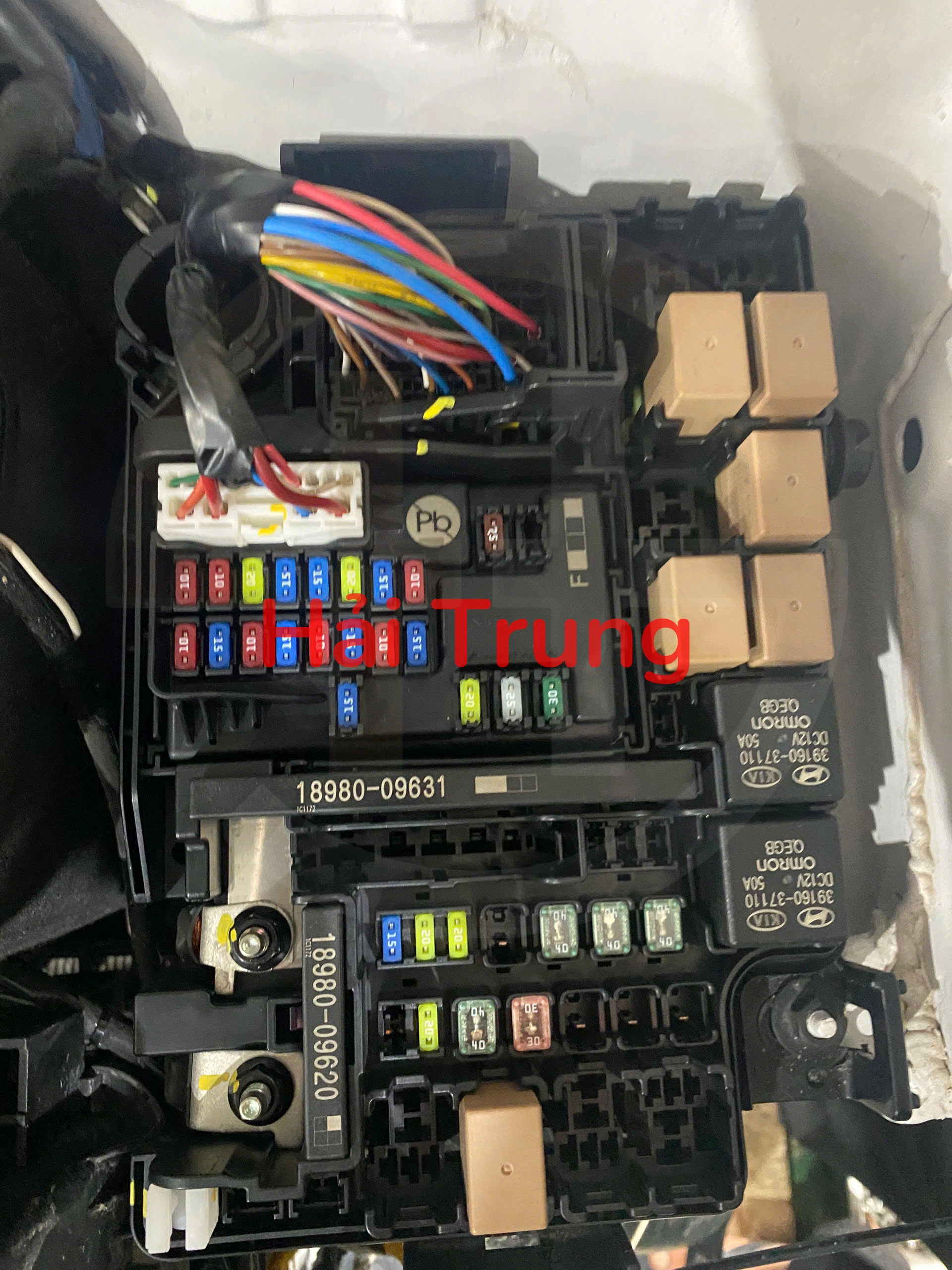 Hộp cầu trì Hyundai Kona 2018-2023